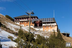 Vor der Seilbahn-Bergstation biegen wir nach links ab.