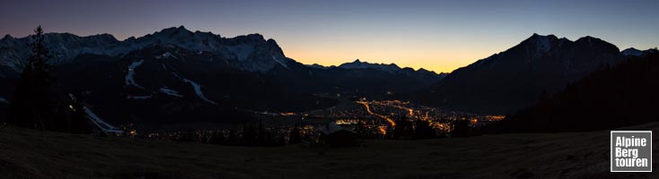 Garmisch-Partenkirchen im letzten Licht - gesehen von der Eckenhütte