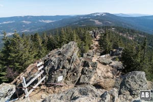 Wanderung Zwercheck Osser: Blick zurück auf unseren Höhenweg. Rechts der Bildmitte das Zwercheck.